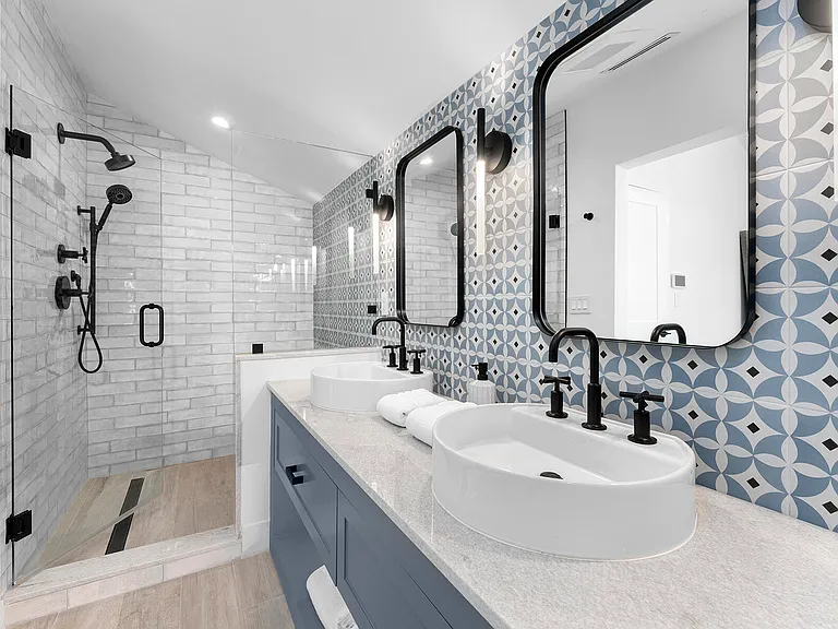 153 Valencia Dr — Photo 16