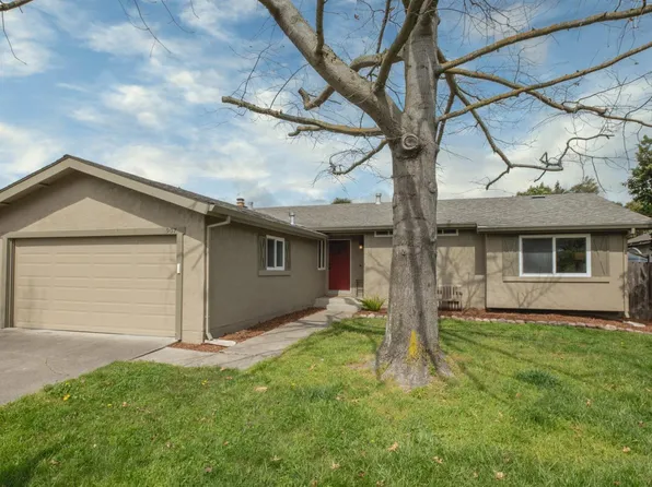 907 Cedarwood Lane, Petaluma, CA 94954