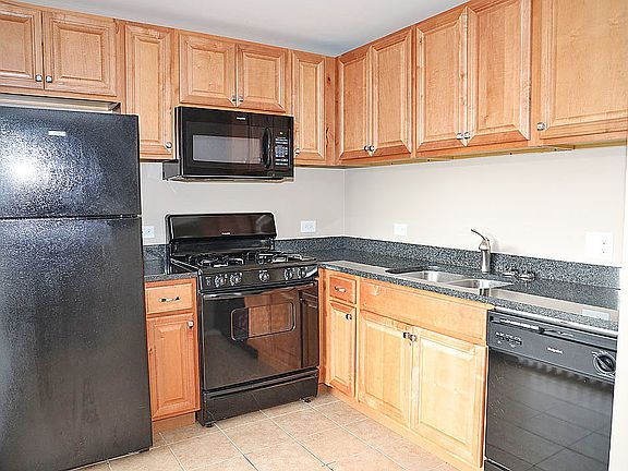 5th image of 527 E Shagbark Ln #F