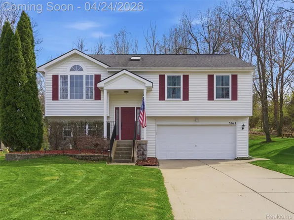 5617 Millpointe Dr, Waterford, MI 48327