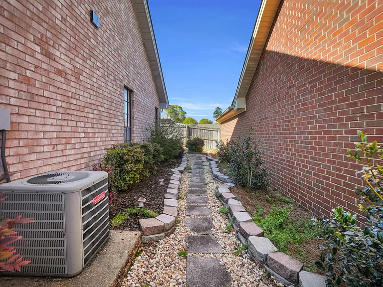 Ware Hill Dr — Photo 31