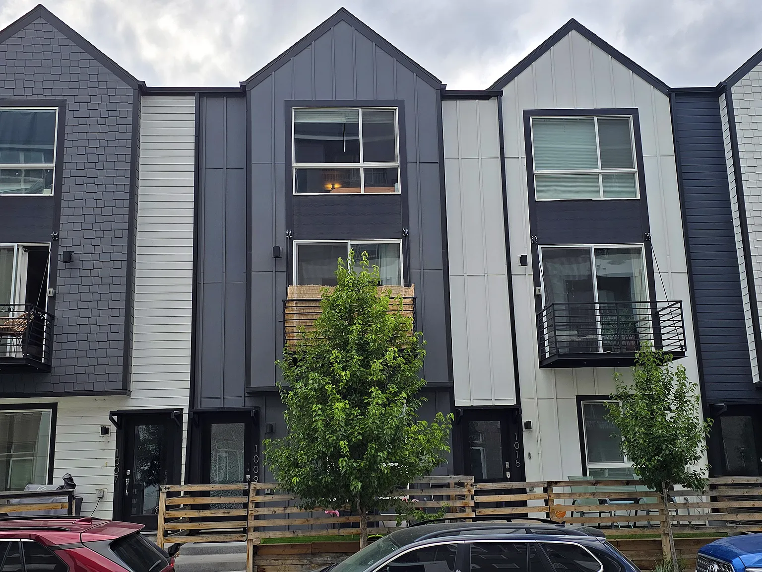 2 bed, 2.5 bath, 1267 sqft, $2,700 — Photo 2