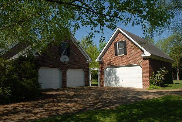 2 Car Attached & 2 Car Detached Garage