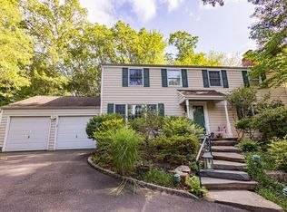 14 Brewster Ln, East Setauket, NY 11733