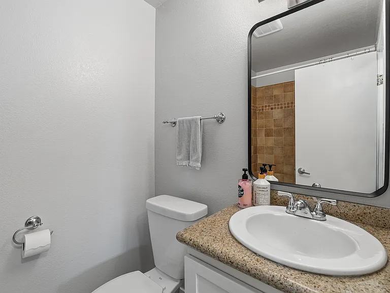 1351 Holly Ave #Q — Photo 11