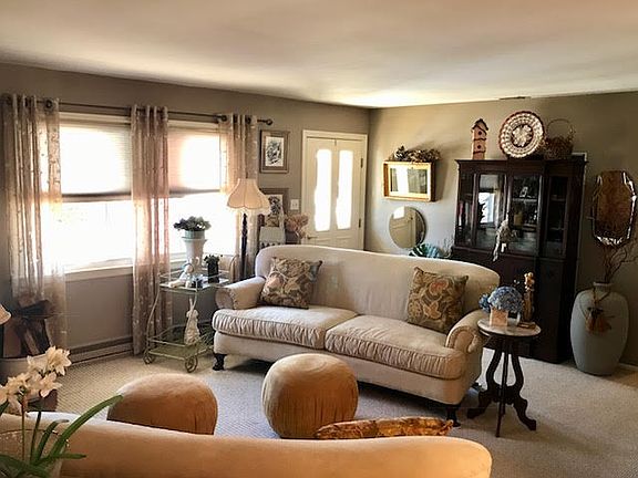 Formal Living Room (18x14)