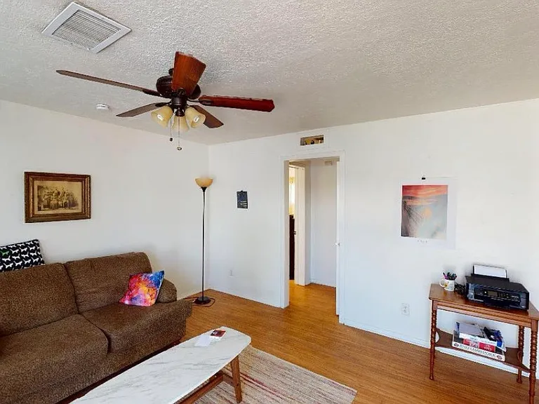 220 Princeton Dr SE #B — Photo 3