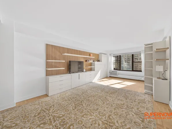 2 Tudor City Place image 3 of 11