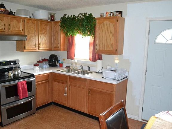 3rd image of 908 Rauhut St