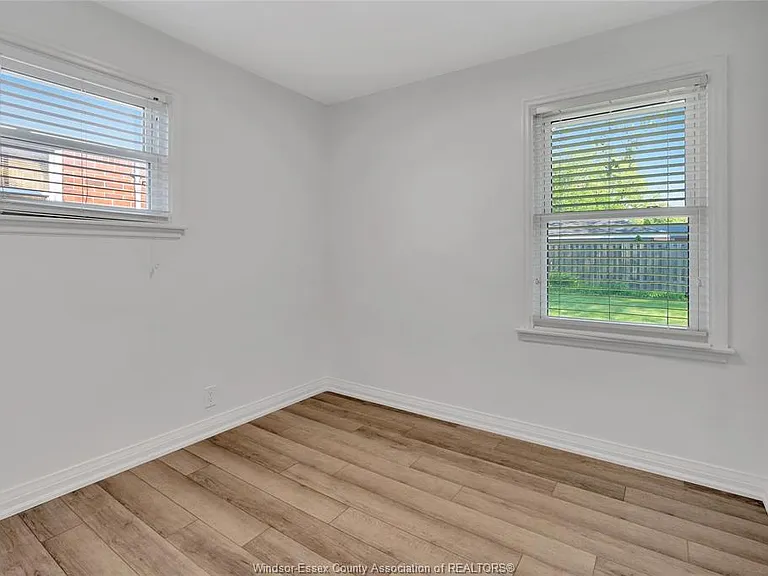 6633 Wyandotte St E — Photo 9