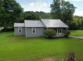 1490 Braun Rd, Belpre, OH 45714