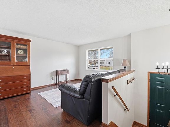 2nd image of 906 NE 67th Pl