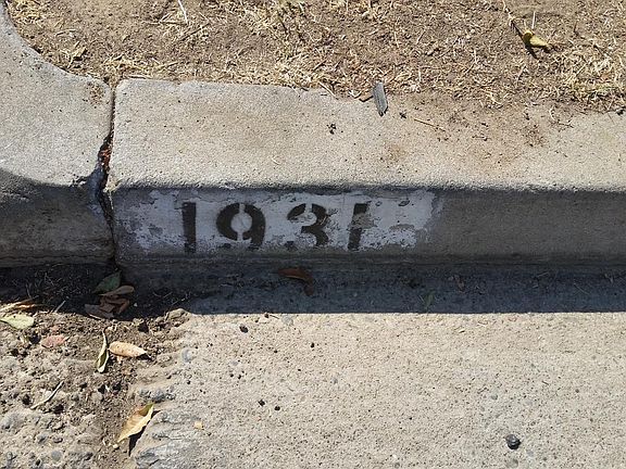 4th image of 1931 W Pontiac Way