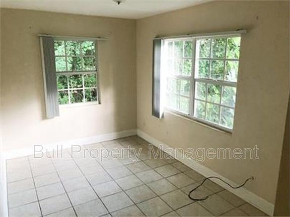 4th image of 214 E Drury Ave