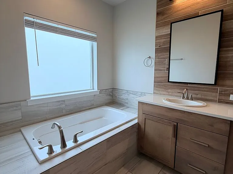 1808 Somers Ln — Photo 17