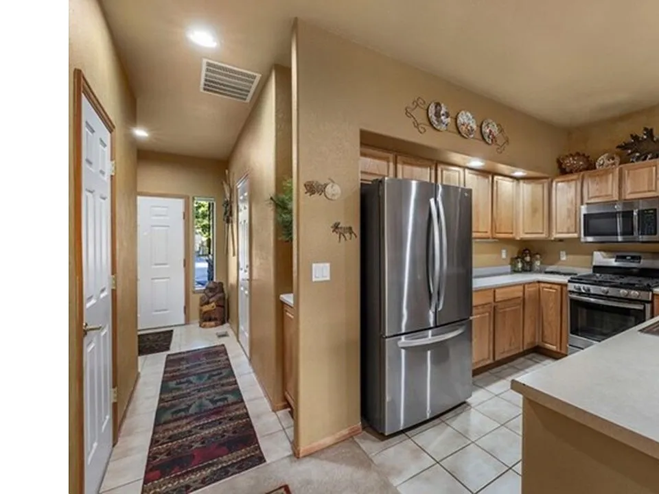 Building Photo - Kestrel Ln