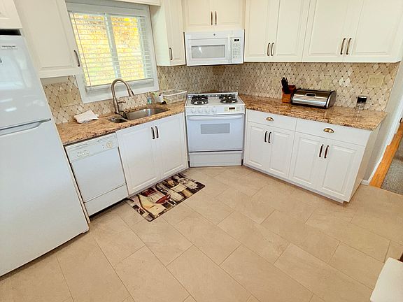 4th image of 348 Belmont St #1