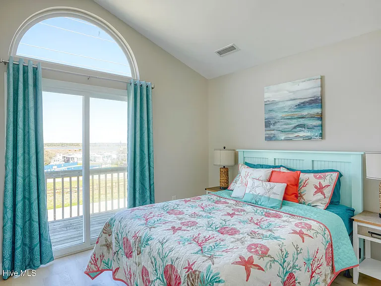 3994 Island Dr — Photo 42