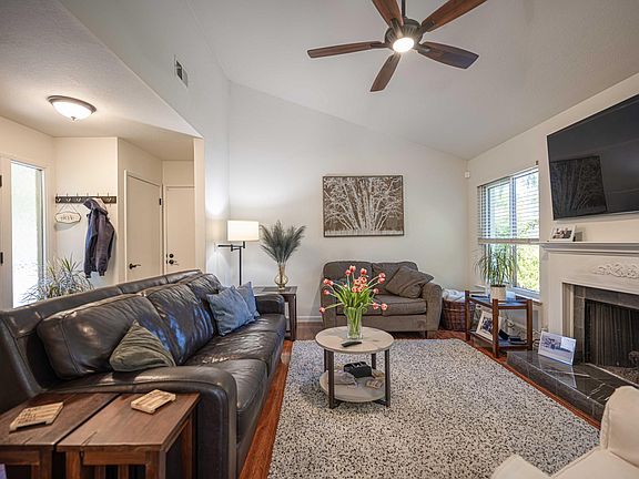 2nd image of 555 Tyrella Ave