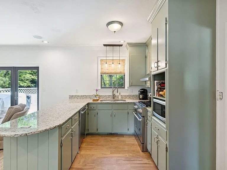 857 Stiles Dr — Photo 8
