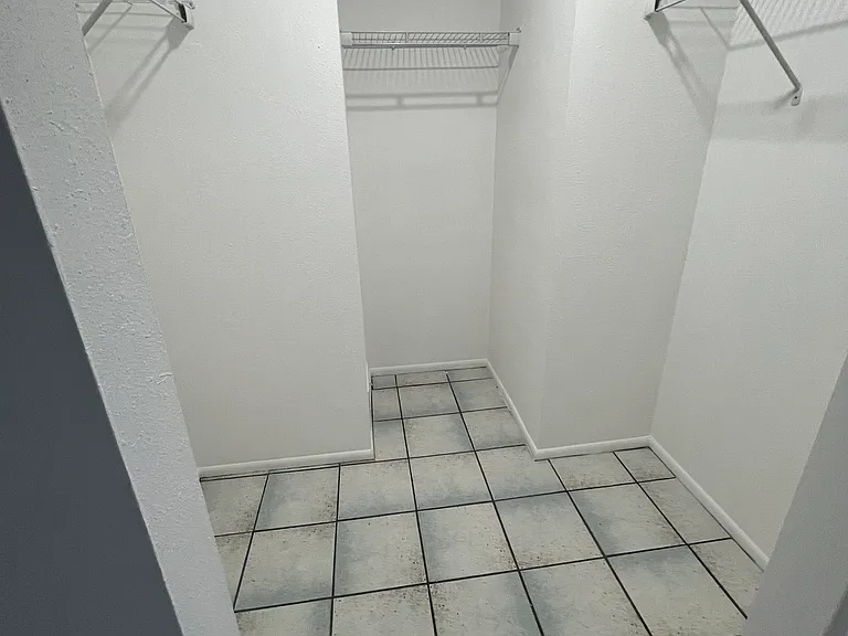 923 Royal Palm Dr — Photo 14