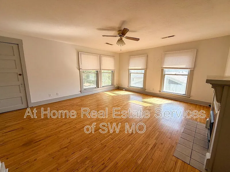1021 E Walnut St #3