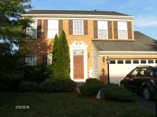 18084 Camdenhurst Dr, Gainesville, VA 20155
