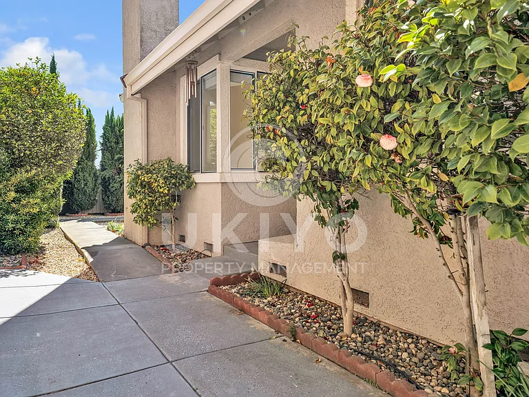265 Potrero St — Photo 34