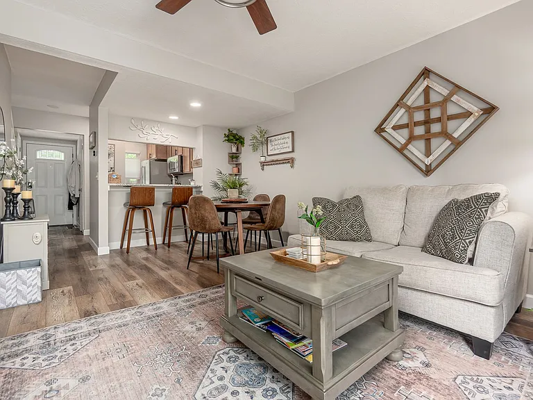 255 Foxtrail Pl — Photo 3