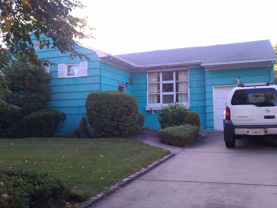 1st image of 38 Crestwood Ln