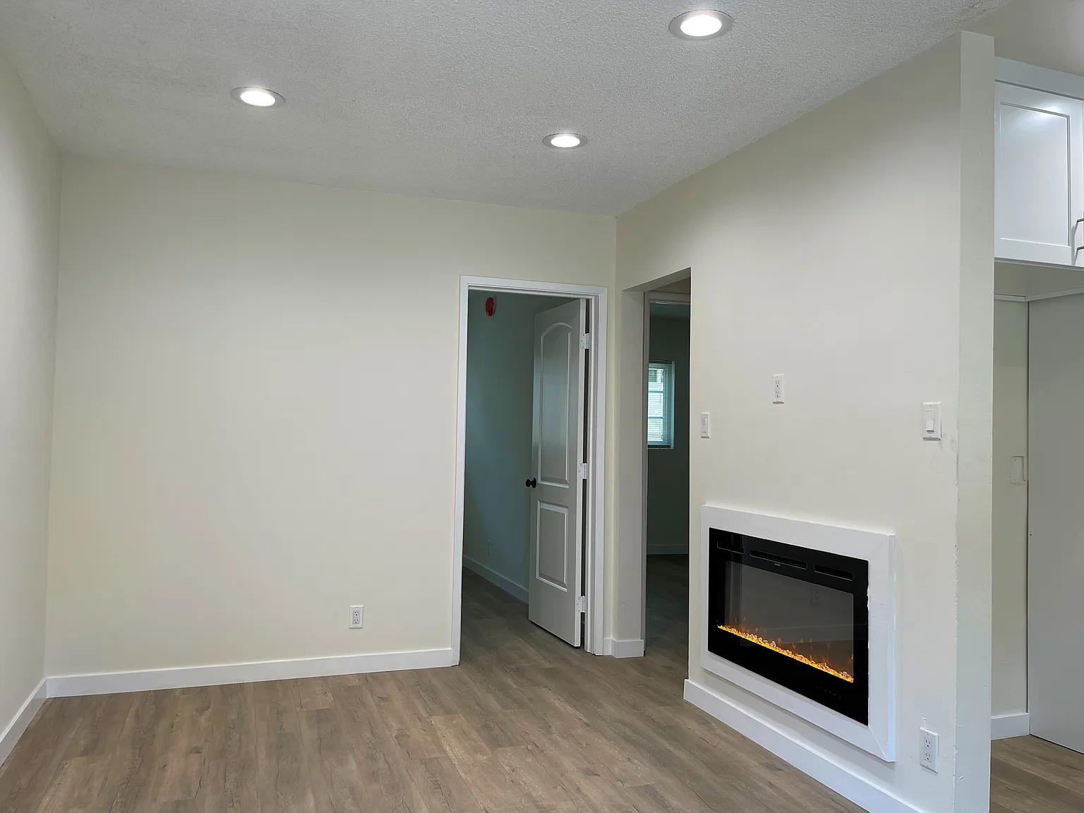 1 bed, 700 sqft, $2,100 — Photo 2