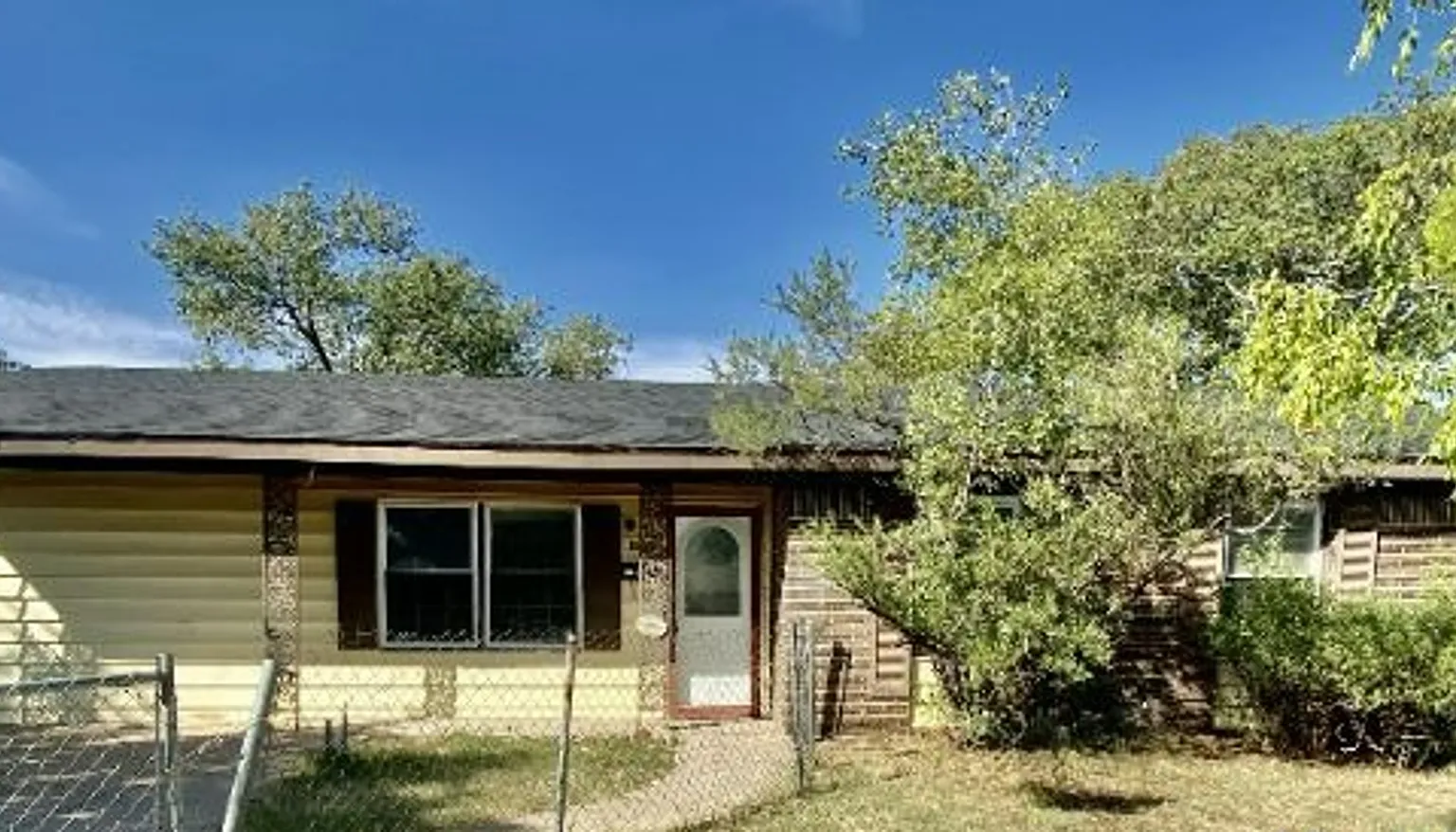 Handyman Special $0 First Month's Rent / "You Fix, You Save Big!! — Photo 2