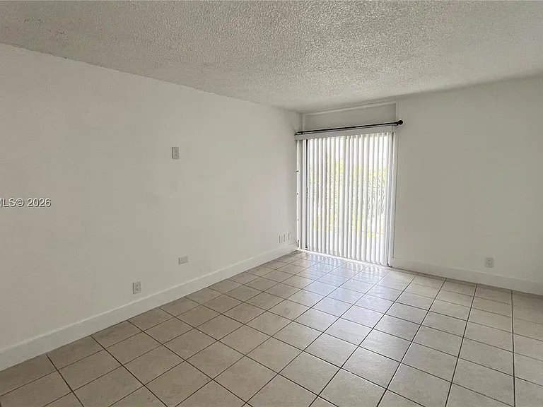 4550 NW 9th St #612E — Photo 5