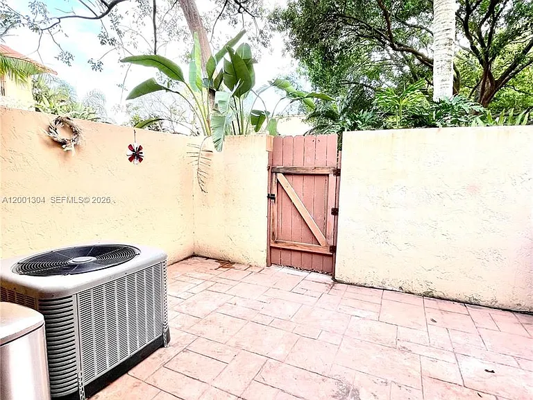 11288 SW 9th Ct — Photo 4
