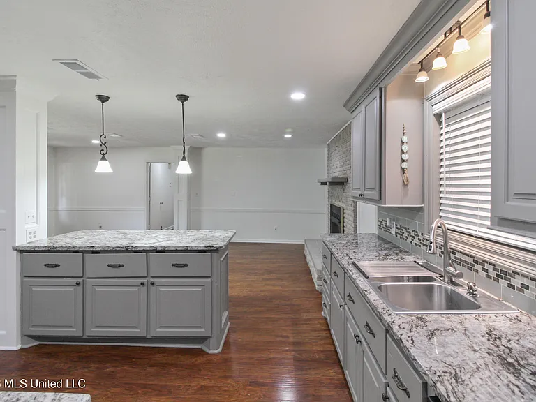 215 E Boyd St — Photo 10