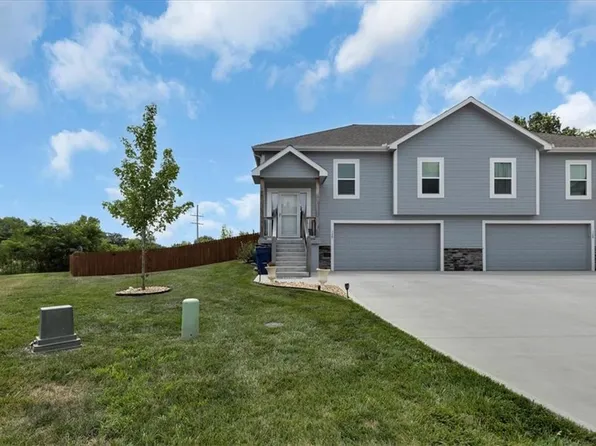 130 S McGee St, Tonganoxie, KS 66086