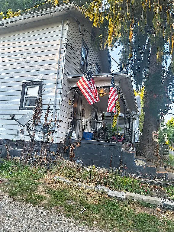 545 Johns Ave photo 1