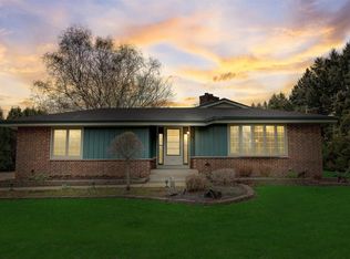 6121 Pleasant Valley Rd, Grafton, WI 53024