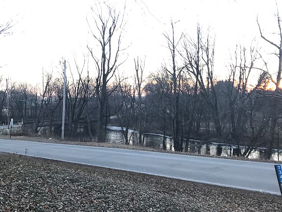 3rd image of 7344 Kettle Moraine Dr