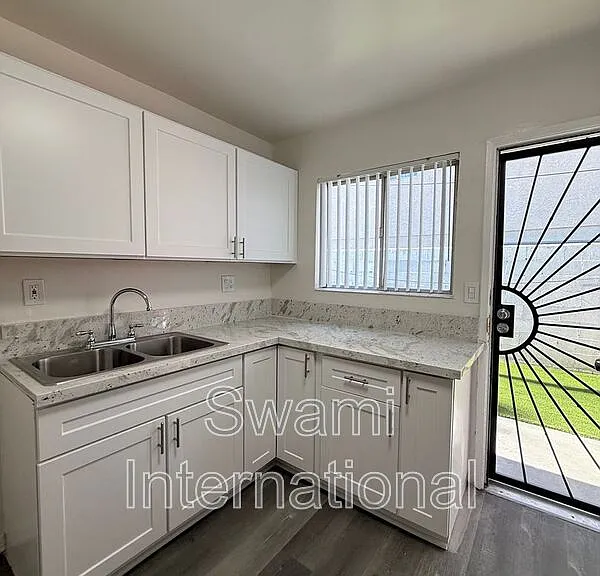 13612-24 1/2 Doty Ave — Photo 4