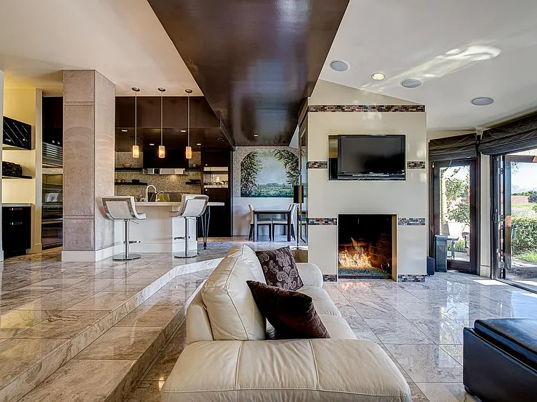 7277 Mission Hills Dr — Photo 3