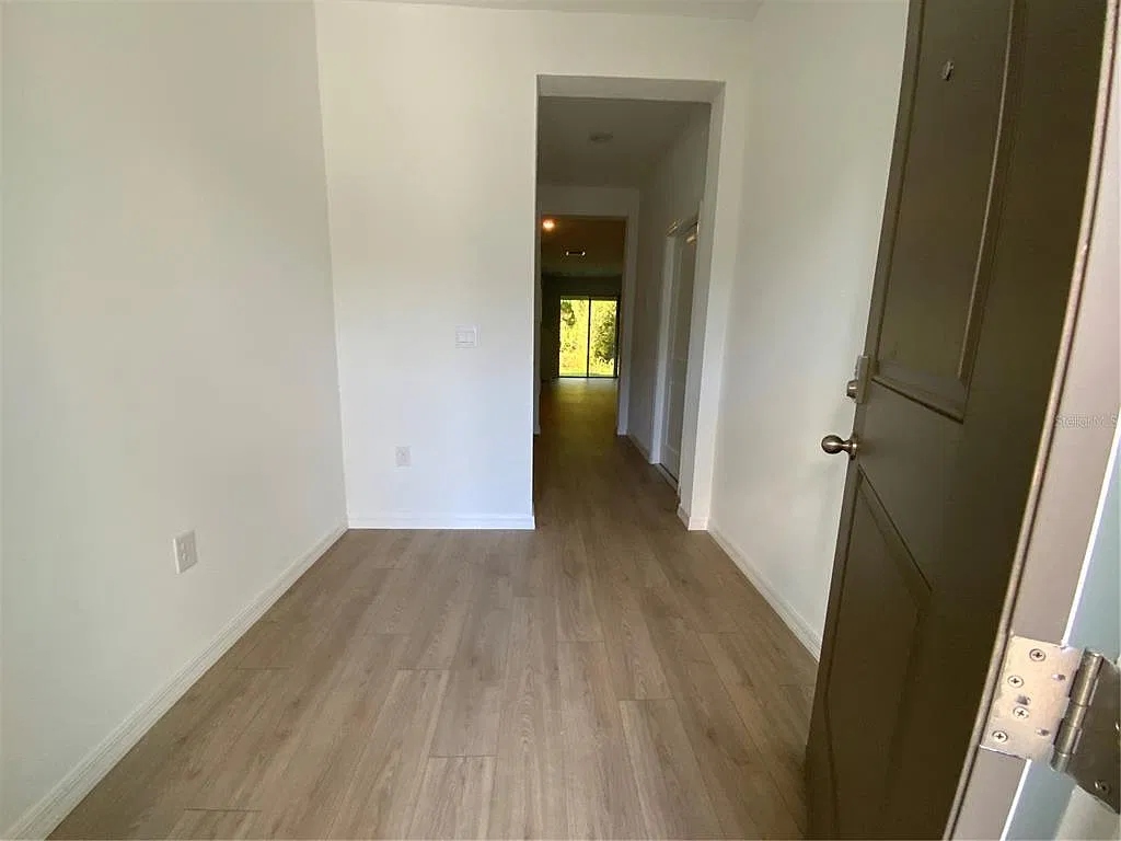 3 bed, 2.5 bath, 1673 sqft, $2,050 — Photo 4