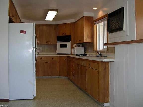 2nd image of 1416 College Ct