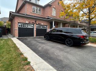 11 Villagewood St #B, Brampton, ON L6P 2C4