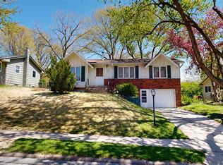 914 Wylde Green Rd, Iowa City, IA 52246