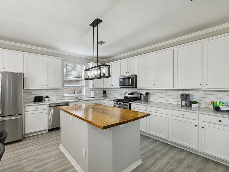 1205 Stone Ln — Photo 9