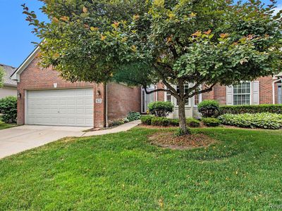 631 Woodhaven Dr, Walled Lake, MI, 48390