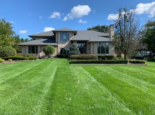 5N955 Westwood Ln, St Charles, IL 60175