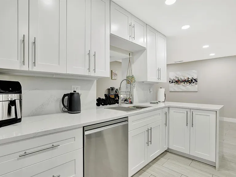 1035 NW 5th Ave — Photo 12