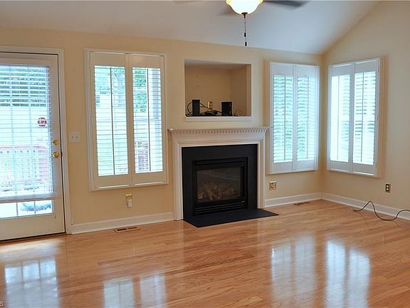 3rd image of 604 Pebble Dr